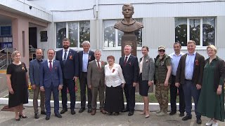 Памятник Юрию Гагарину установили в туапсинской школе №8