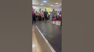 Lightning Rounds The Baggage Carousel || ViralHog