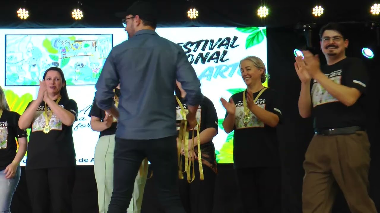 HOMENAGENS AOS PROFESSORES E PROFISSIONAIS.