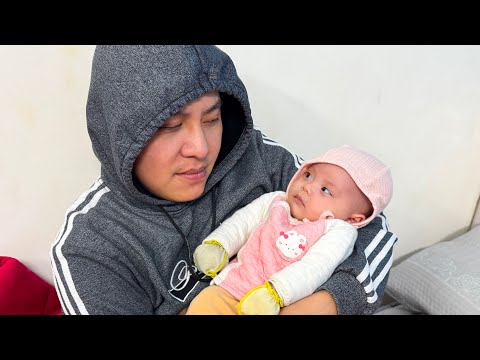 Everyone was overjoyed with the special gift Thu gave to Toàn and Tử Diễm. 