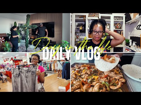 No Christmas Tree, Just the Cross ✝️ | Last-Minute Shopping, Vacation Packing & Sheet Pan Fajitas