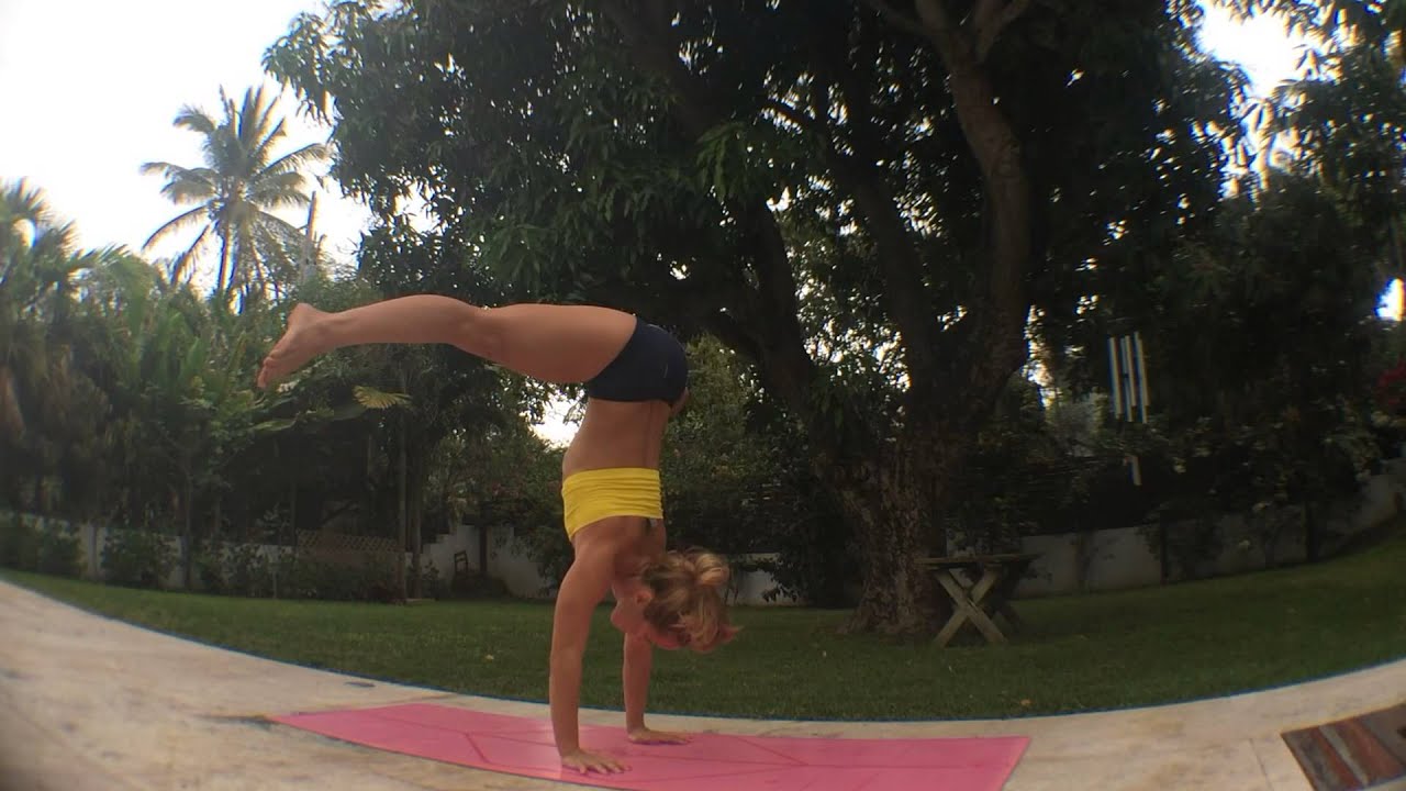 handstand atcoder Yoga Tittibhasana to Handstand