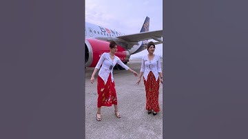 Pramugari2 Cantik Batik Air Indonesia Berpose Bersama di Samping Pesawat