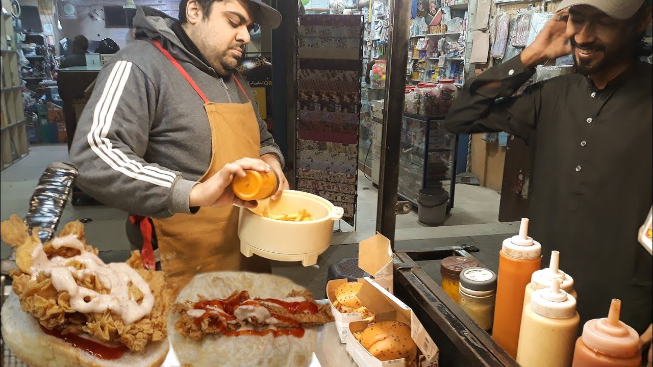 ZINGER BURGER RECIPE | ZINGER ROLL - KFC STREET ZINGER BURGER AT PAKISTANI STREET FOOD KARACHI