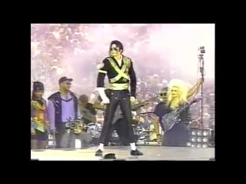 САМОЕ ЭФФЕКТНОЕ ПОЯВЛЕНИЕ НА СЦЕНЕ MICHAEL JACKSON