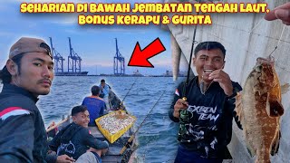 SEHARIAN DI BAWAH JEMBATAN PABRIK TENGAH LAUT PANEN IKAN & BONUS GURITA