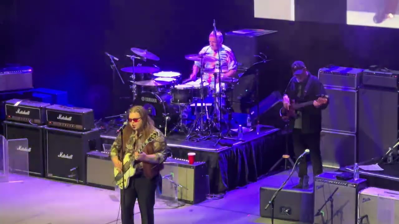 Experience Hendrix w/Marcus King cover 'Crosstown Traffic' by J