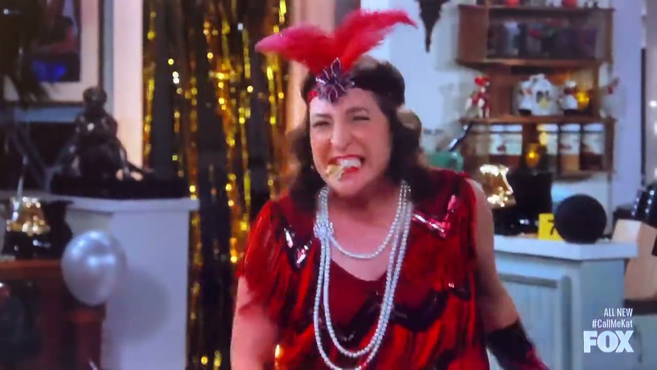 Hilarious Call Me Kat Thanksgiving Scene All New Tonight Thursday December 1 22 Youtube