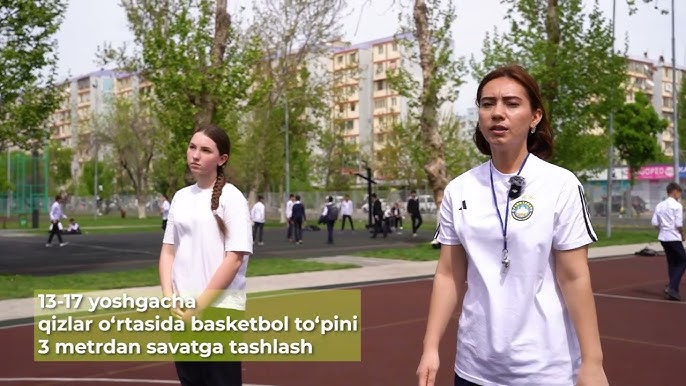 Mushuk va analdan cum Mardi Grasdan yalangoch qizlar