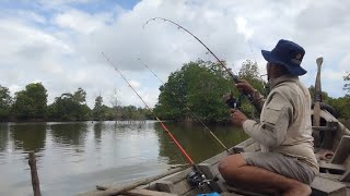 MANCING IKAN BESAR DI RUMPON KAYU KERING INI, TARIKAN NYA SUSAH DILUPAKAN