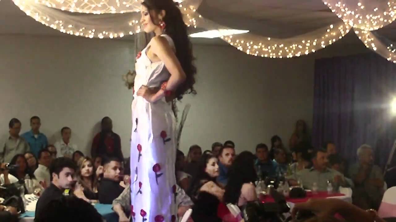 MODA 15- EGG CARTON DRESS/RECYCLING