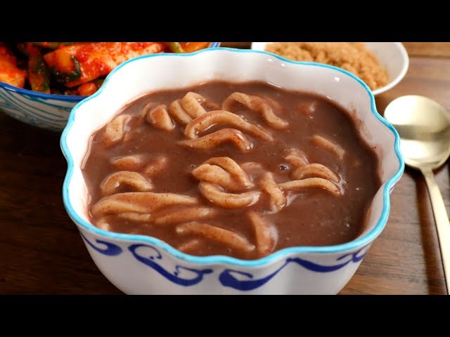 Knife-cut Noodle Soup with Red beans (Pat-kalguksu: 팥칼국수)