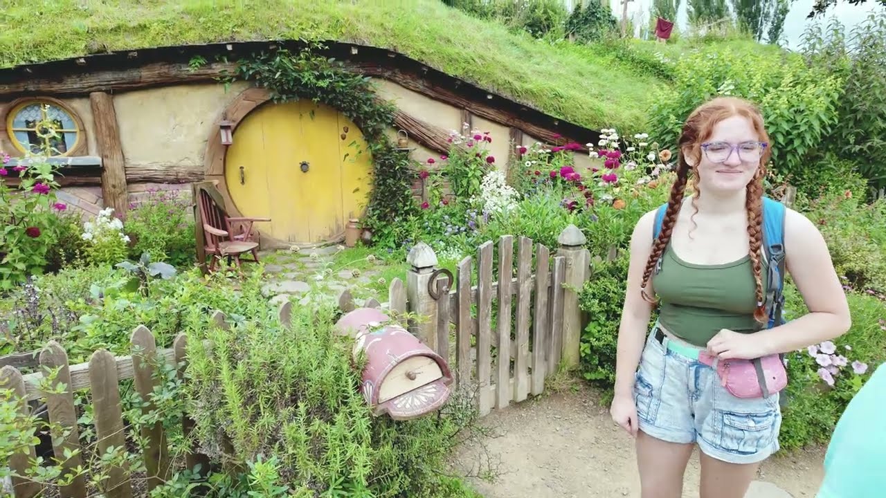 ⁣Exploring Hobbiton: We went INSIDE a hobbit hole!😮 #lotr #movieset