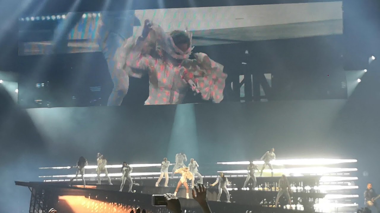 Lady Gaga - Joanne World Tour Barcelona // Bad Romance Live