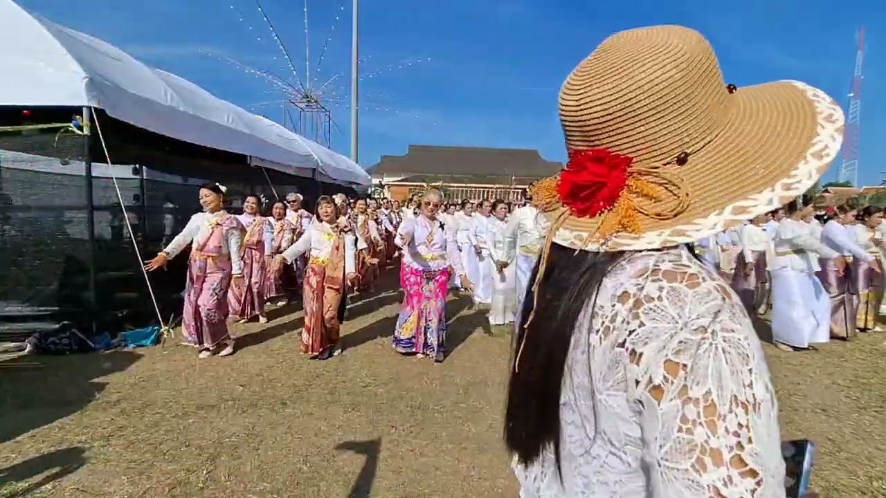 เที่ยวเมืองคอน มานะ มาฆะ มานคร ไปคอนเห้อ รำที่สนามหน้าเมืองวันมาฆบูชาแห่ผ้าพระบฏขึ้นธาตุ อ.พระพรหม