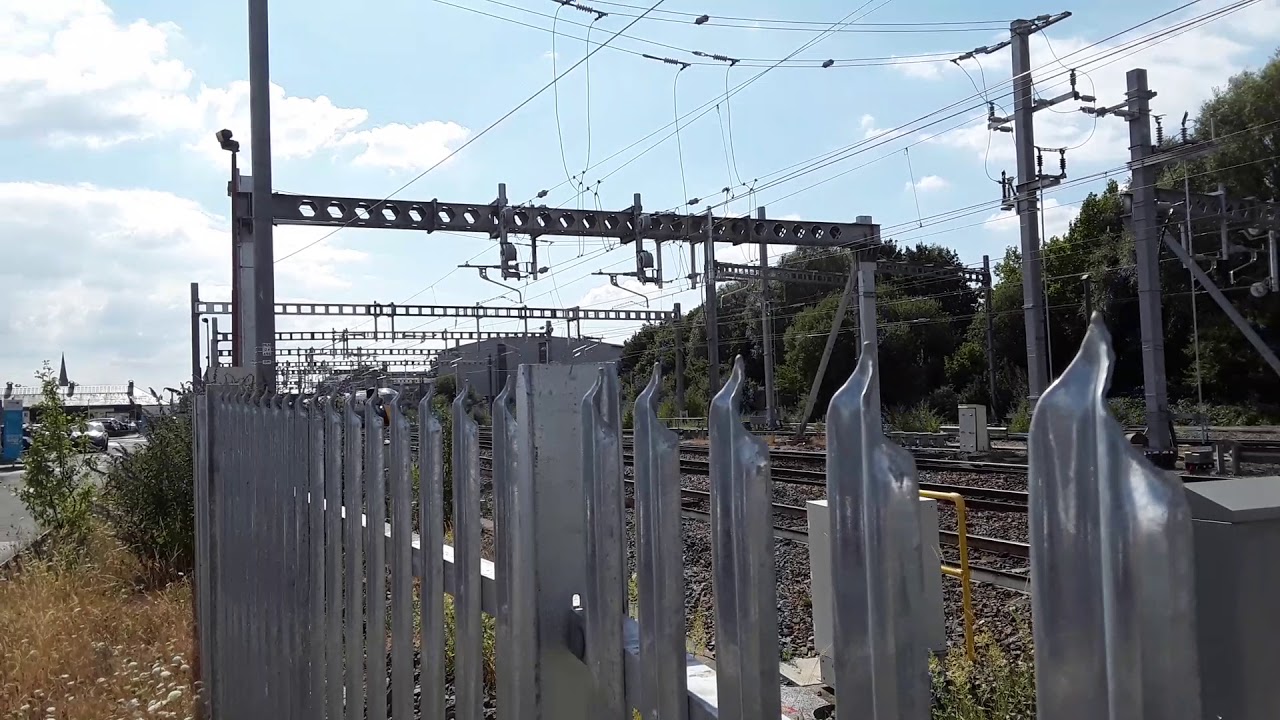 800035 1L68 arrived at Swindon train station Wiltshire 23.7.2018