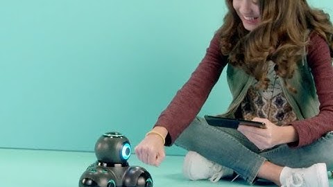 Clever Together with Cue Robot | Wonder Workshop