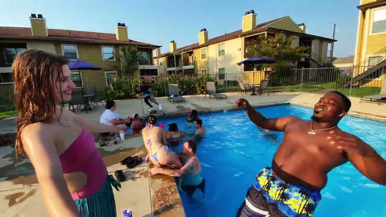 NEW HOUSTON RAPPER [CDEEZY] OFFICIAL MUSIC VIDEO [NOT LIKE ME]