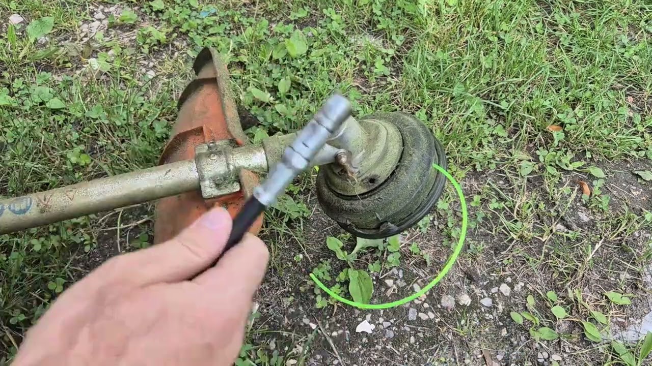 Wymiana żyłki w Kosie Spalinowej Głowica Półautomatyczna