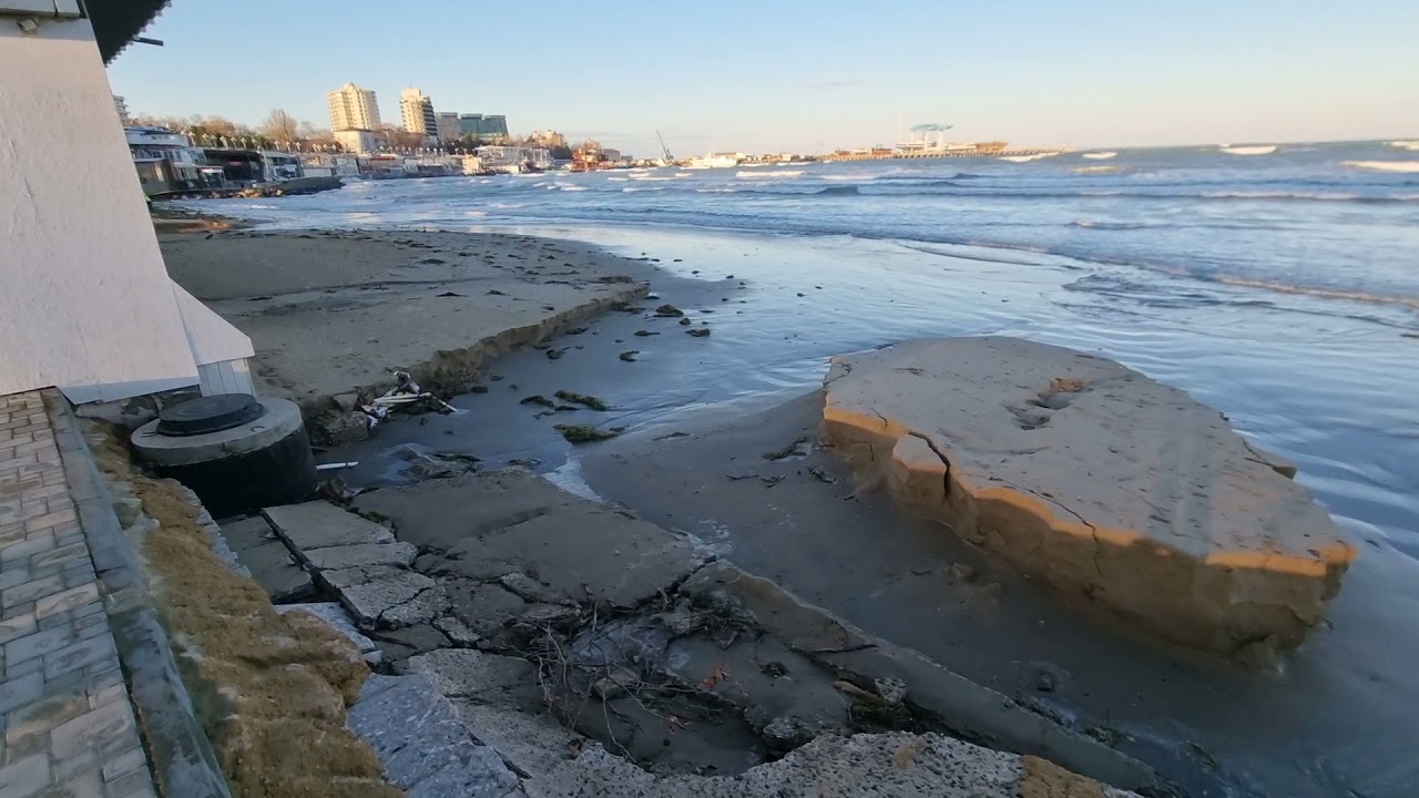 Анапа смыло машины