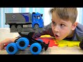 Макс превратил таракана в машинки игрушки! Видео про машинки для детей.