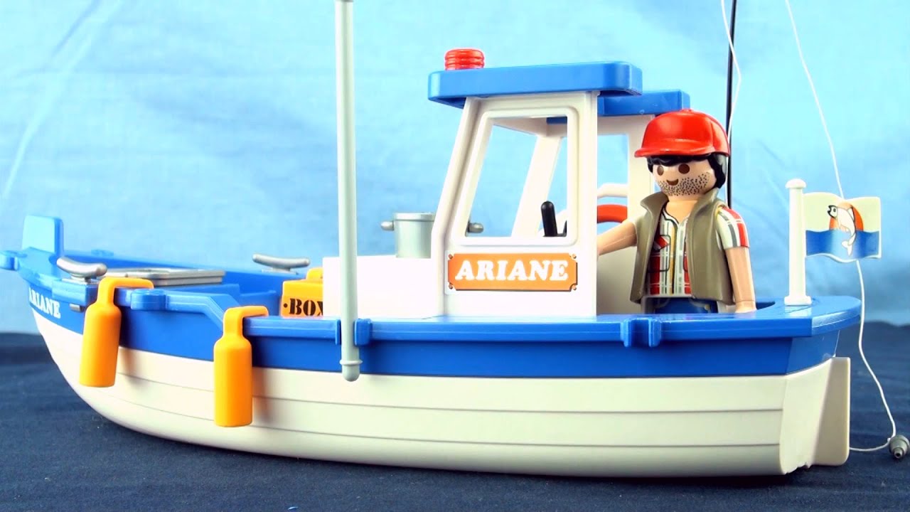 Playmobil Fishing Boat Story - Fisherman catches 3 fish story for kids -  Learn to count to 3 