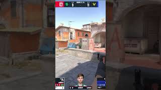 The yellow flash! 🤯 #m0nesy  #m0nesyg2  #cs2clips #csgo #cs2 #donk #faceit  #cs2highlights