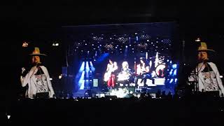 Guns N' Roses - Wichita Lineman - Glen Campbell tribute (Not In This Lifetime Tour 2017 - Vancouver)