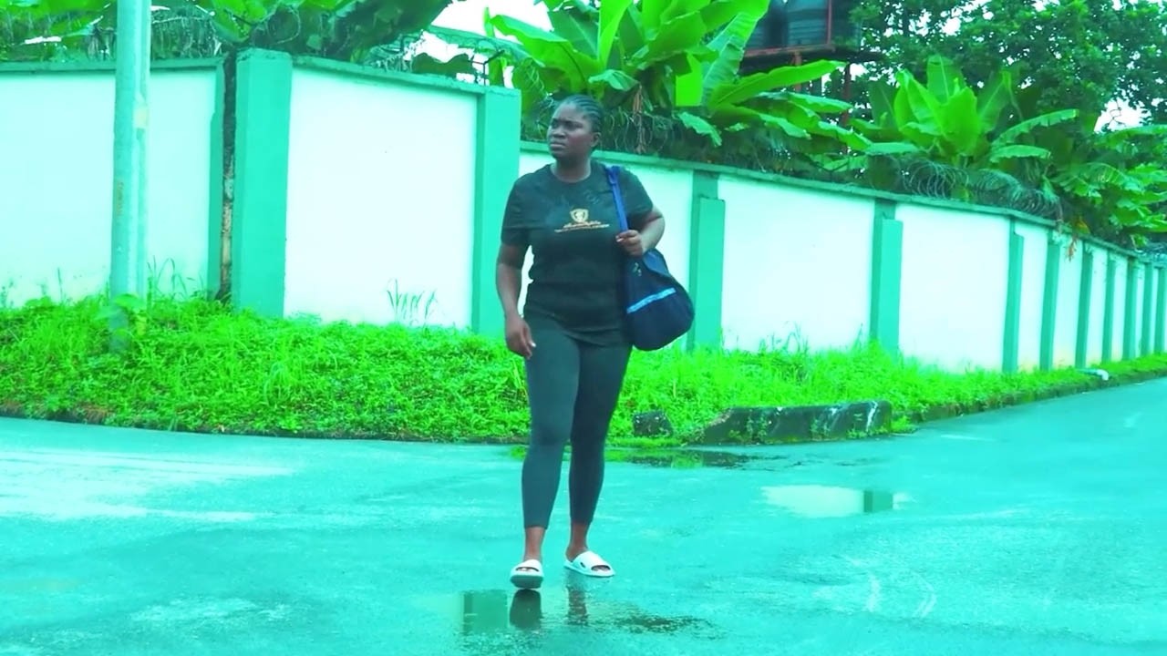 Le monde entier regarde ce film poignant sur un orphelin jeté à la rue - un film nigérian