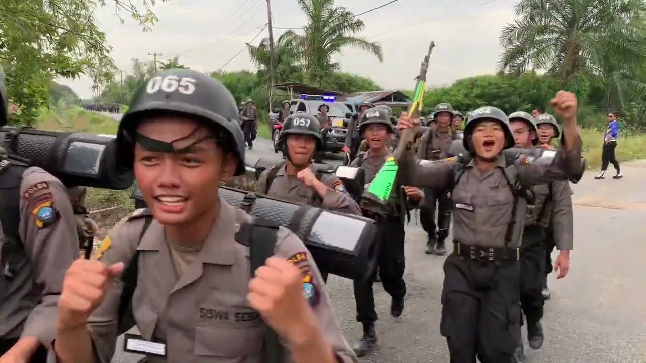 Hiking Tahap II Siswa Diktukba Polri Gel. II T.A. 2024 SPN Polda Kepri