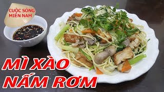 Mì xào tươi với nấm rơm rất ngon, hãy thử nhé các bạn. Kênh Món Ngo...