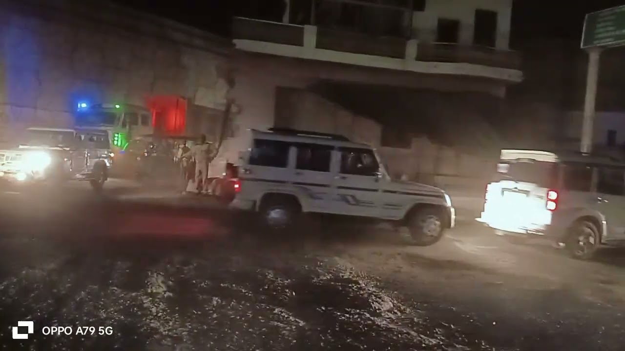 fatehpur jel road 🛣️ par rat ke samay bahut gadiyan chalti hai