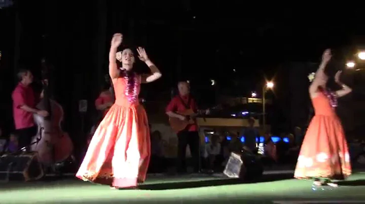 Kuhio Beach Hula Dancing Show, Hawaii Girls