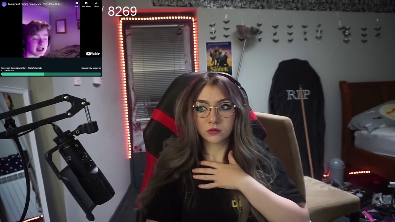 Minx gets scared by Tommyinnit singing