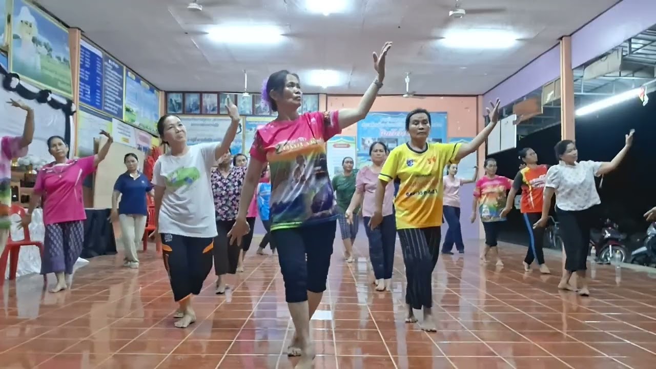 รำบูชาแม่โพสพ  ทีมงานนางรำสะใภ้เงินแสน บ้านหนองเม็ก
