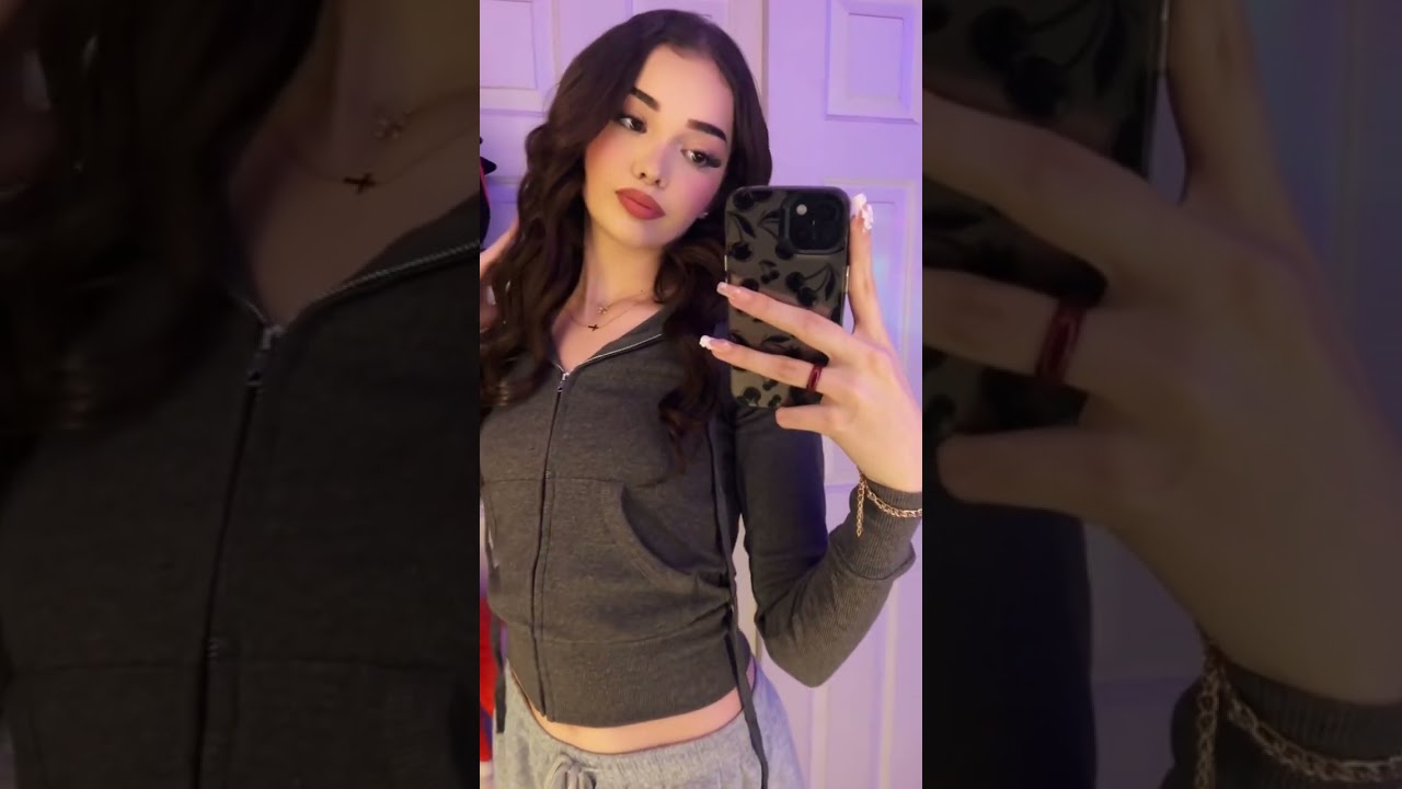 Chic gray jacket alert! 