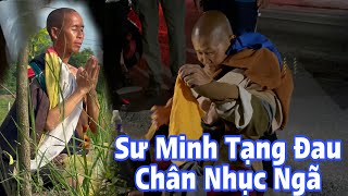 Xót Xa Sư Minh Tạng Đau Chân Rục Ngã Trên Đường