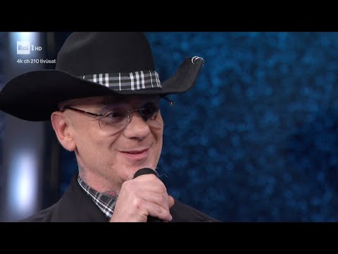 Video J-Ax con Italia starter pack a Sanremo 2026