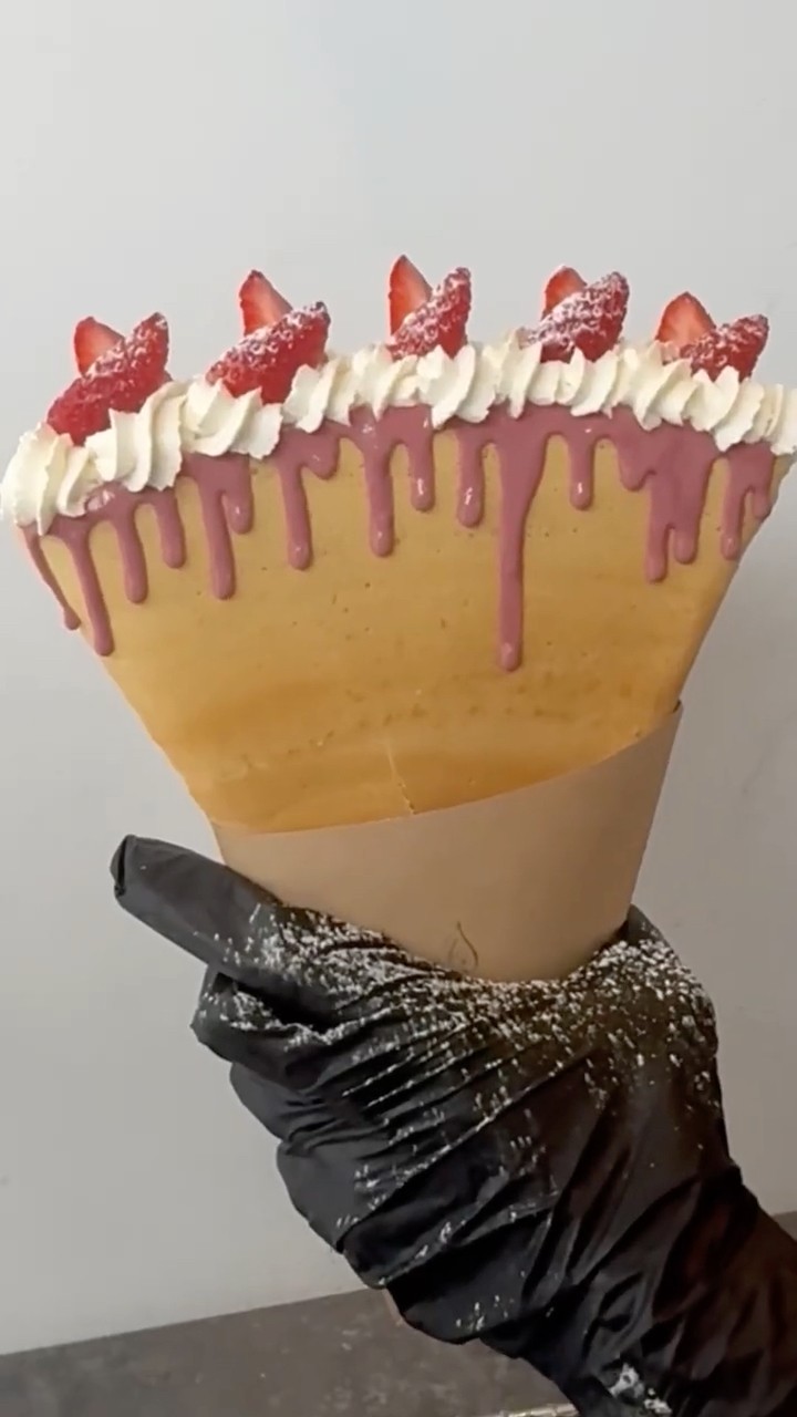 creamy strawberry crepe いちごクレープ #japanesefood #crepes