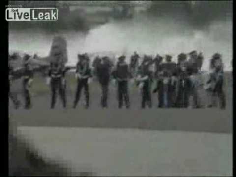 Ecuador: Helicopter Crashes On Live TV In Parade - 10-27-09 - YouTube