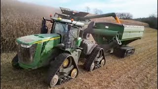 John Deere S780 Combine on Tracks Harvesting Corn