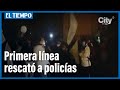 Los integrantes de la primera línea rescataron a unos policías de una turba