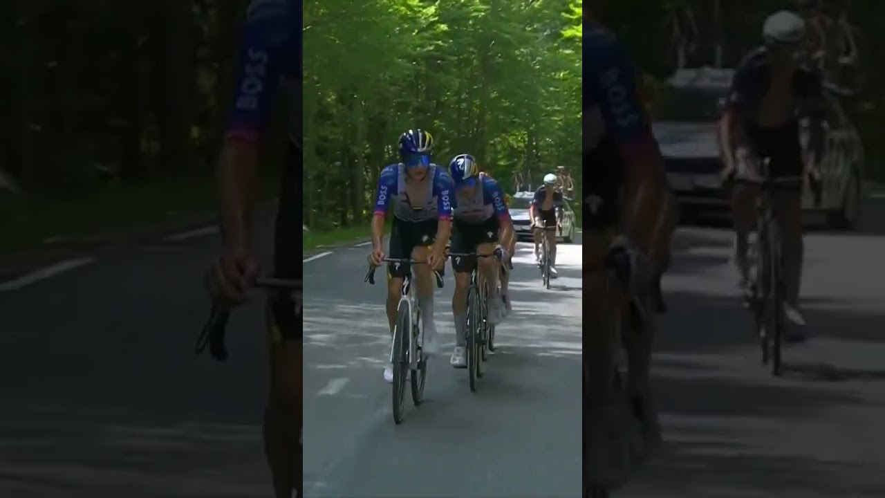 Giulio Pellizzari and Florian Lipowitz storm past the breakaway up the super category Vršič ascent!