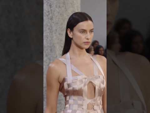 Video: Supermodell Irina Shayk: kleidid, mis tekitasid sensatsiooni