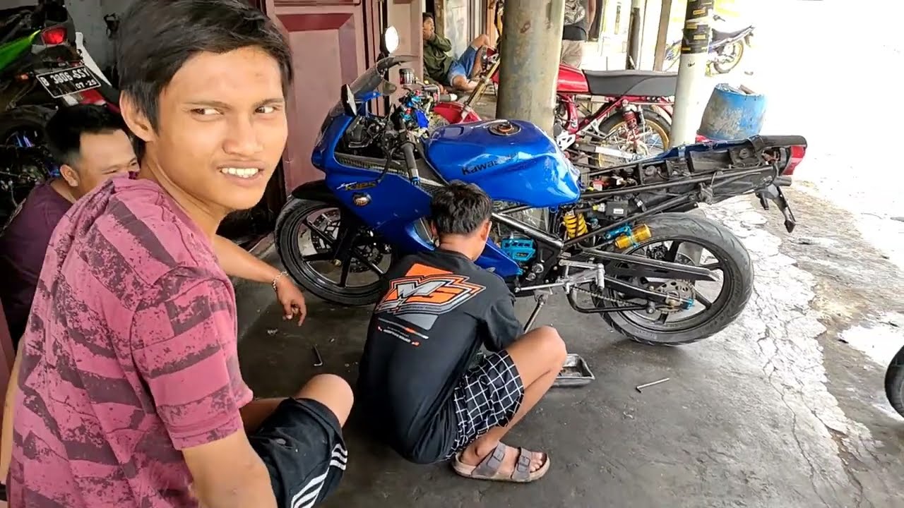 Pemasangan gas spontan magura per racing kabel Rs1 sekalian setting ninja rr di bengkel Aziz Oprek