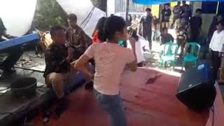 Wanita cantik jago banget tari jaipong