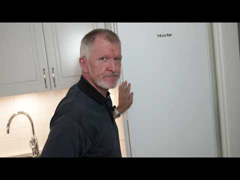Video: Varför luktar mitt kylskåp?