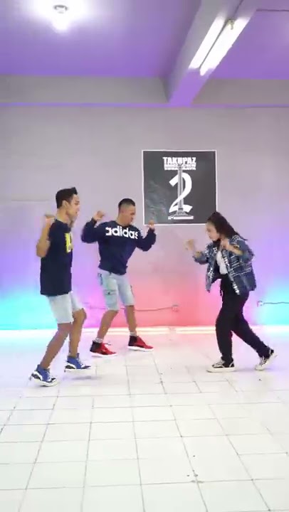 BERLAYAR DI LAUTAN