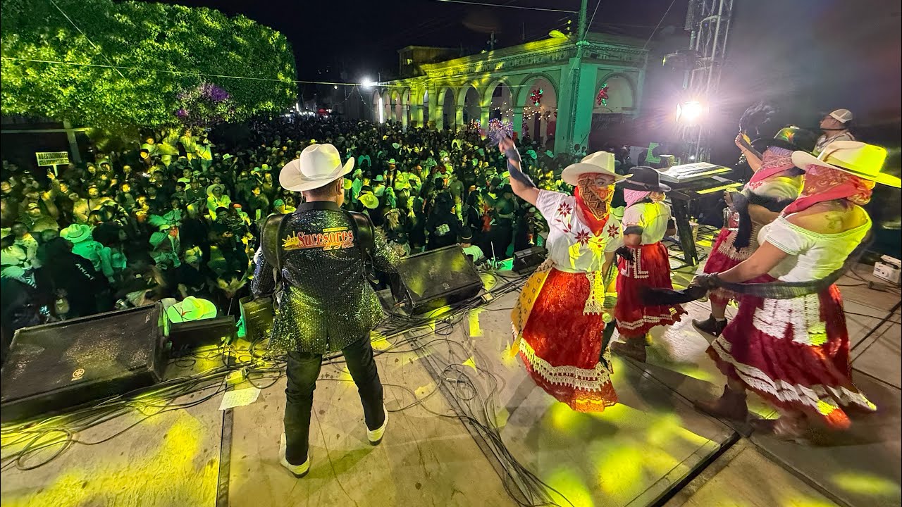 Martes de carnaval en San Juan Mixtepec los reyes de tierra mixteca, lleno total, chilenas y zapatea