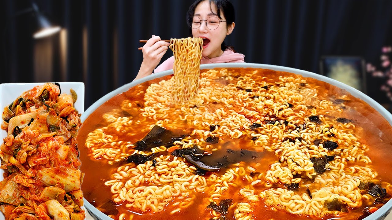쫄깃쫄깃 오동통통 탱글탱글한 너구리 라면 먹방🍜 아삭한 김치랑 단무지까지 | RAMYEON | MUKBANG | EATING SHOW | ASMR